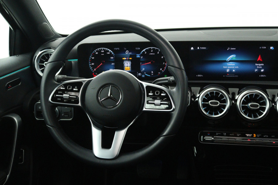 Mercedes-Benz A-Klasse 180 Business Solution Luxury (PANORAMADAK, SFEERVERLICHTING, STOELVERWARMING, CAMERA)