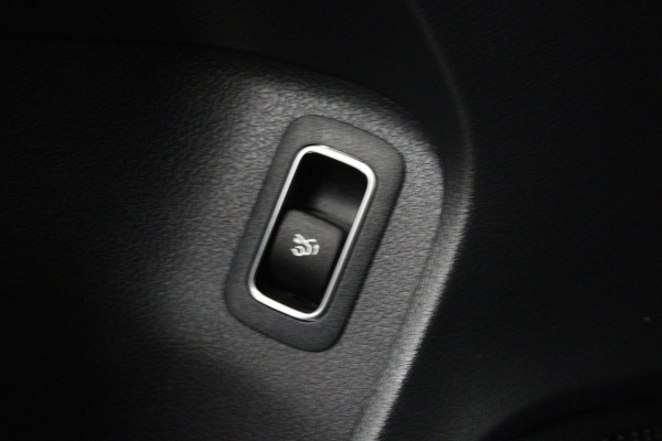 Mercedes-Benz A-Klasse 180 Business Solution Luxury (PANORAMADAK, SFEERVERLICHTING, STOELVERWARMING, CAMERA)