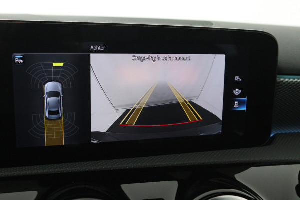 Mercedes-Benz A-Klasse 180 Business Solution Luxury (PANORAMADAK, SFEERVERLICHTING, STOELVERWARMING, CAMERA)