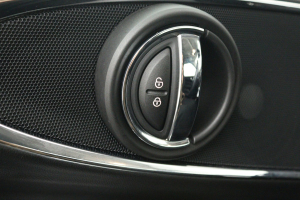 MINI Clubman 1.5 Cooper (SFEERVERLICHTING, H&K AUDIO, CRUISE CONTROL, NAVIGATIE, PARKEERSENSOREN)