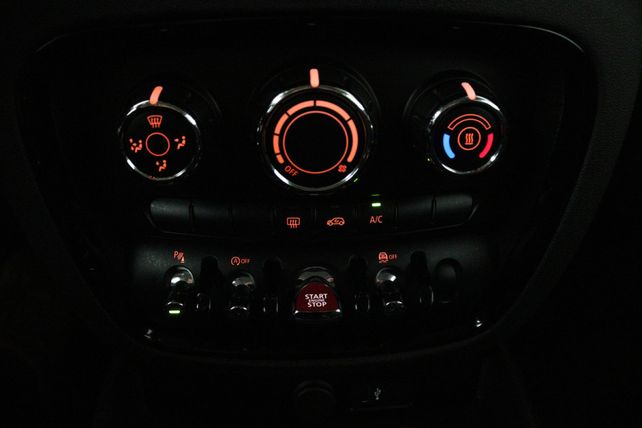 MINI Clubman 1.5 Cooper (SFEERVERLICHTING, H&K AUDIO, CRUISE CONTROL, NAVIGATIE, PARKEERSENSOREN)