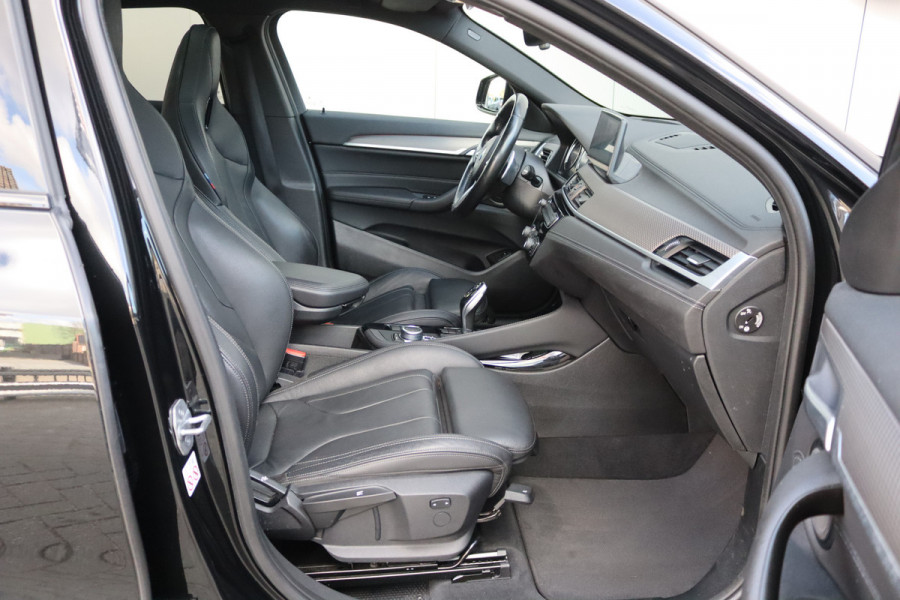 BMW X2 sDrive20i Business Ed. Plus Pano-dak/Leder/20-Inch/Stoelverwarming/Keyfree