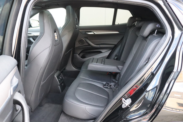 BMW X2 sDrive20i Business Ed. Plus Pano-dak/Leder/20-Inch/Stoelverwarming/Keyfree