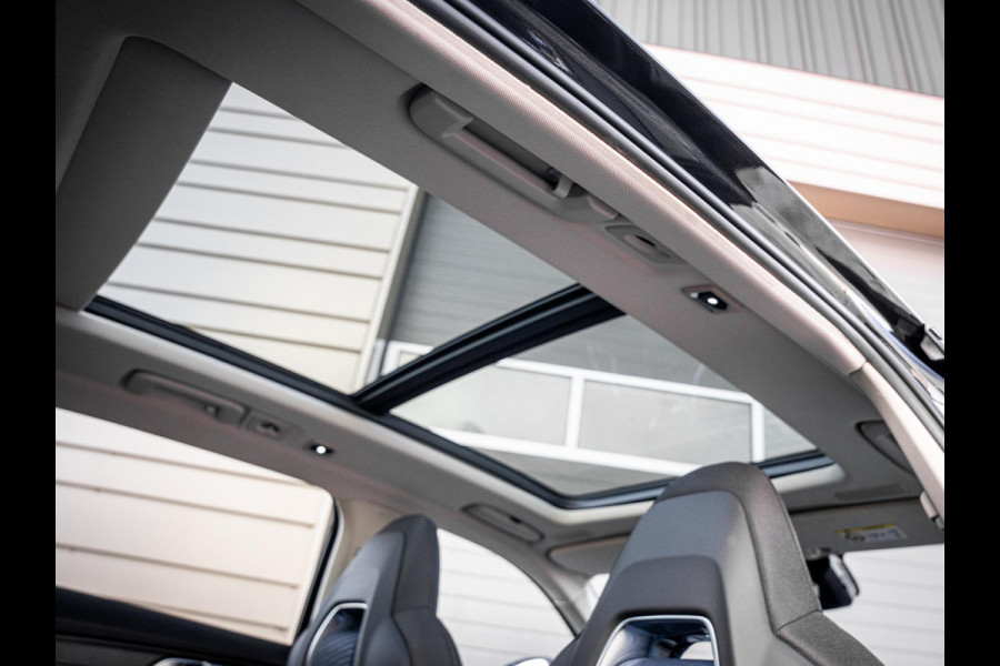 Lynk & Co 01 1.5 - Black Edition l Trekh. l Panorama l 20'' l ACC l Sfeerverlichting