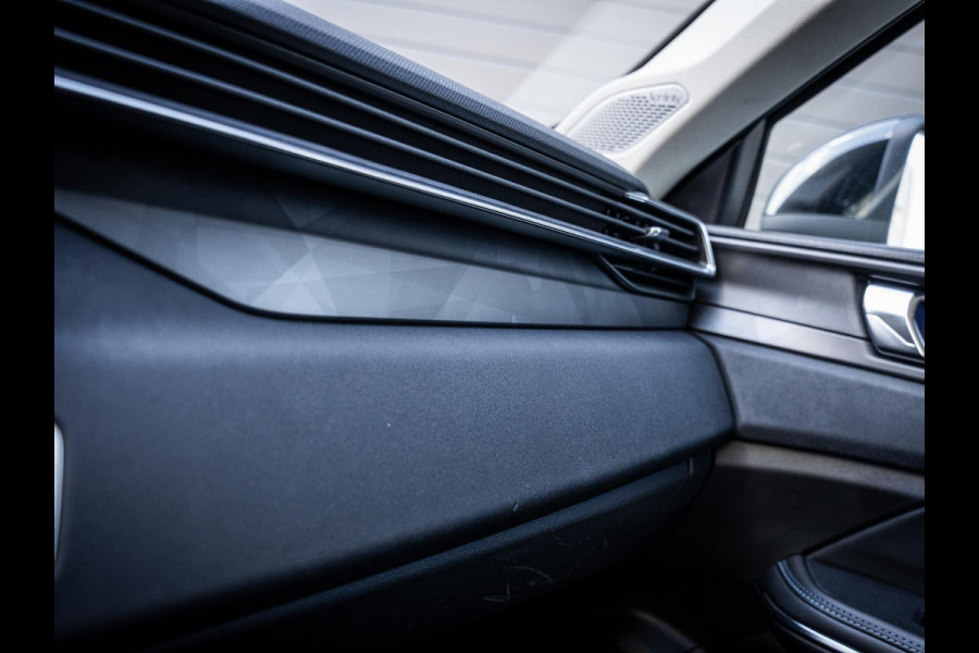 Lynk & Co 01 1.5 - Black Edition l Trekh. l Panorama l 20'' l ACC l Sfeerverlichting