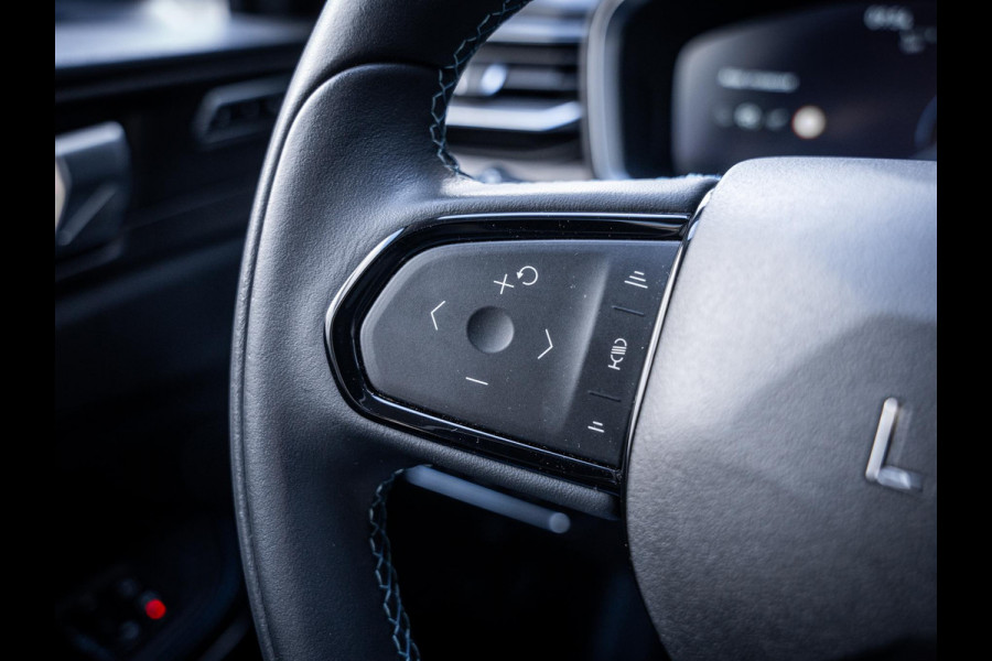 Lynk & Co 01 1.5 - Black Edition l Trekh. l Panorama l 20'' l ACC l Sfeerverlichting