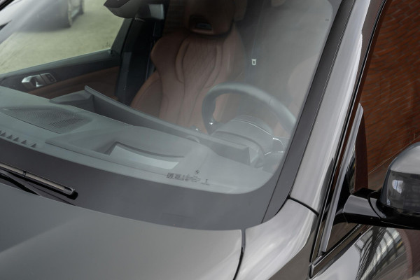 BMW X5 xDrive50e M-Sport Pro 490pk M-Seats 'Tartufo' Pano