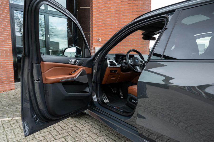 BMW X5 xDrive50e M-Sport Pro 490pk M-Seats 'Tartufo' Pano