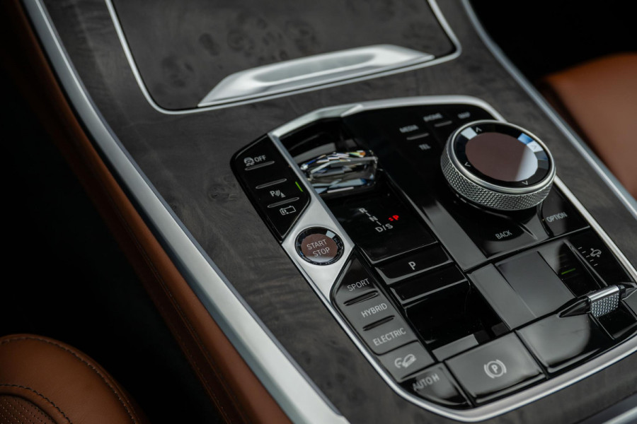 BMW X5 xDrive50e M-Sport Pro 490pk M-Seats 'Tartufo' Pano