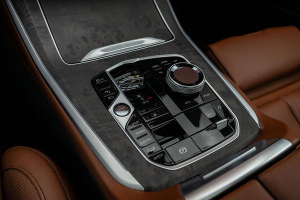 BMW X5 xDrive50e M-Sport Pro 490pk M-Seats 'Tartufo' Pano