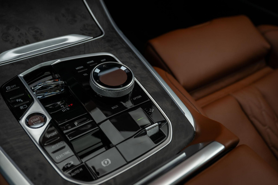 BMW X5 xDrive50e M-Sport Pro 490pk M-Seats 'Tartufo' Pano