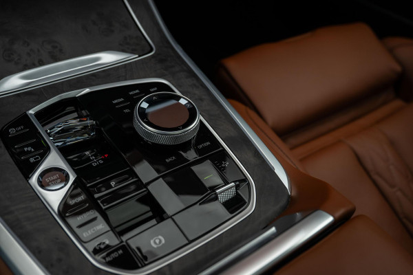 BMW X5 xDrive50e M-Sport Pro 490pk M-Seats 'Tartufo' Pano