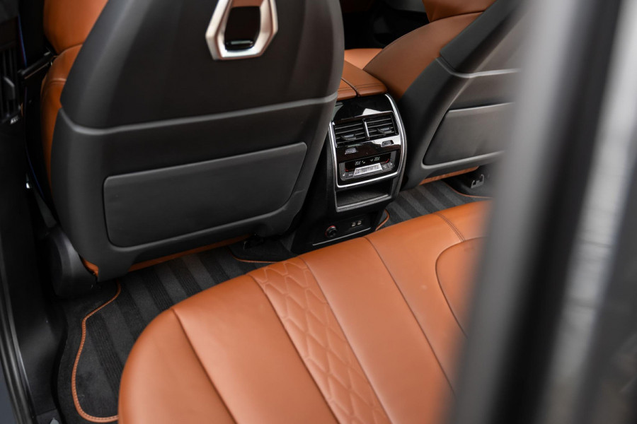 BMW X5 xDrive50e M-Sport Pro 490pk M-Seats 'Tartufo' Pano