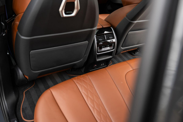 BMW X5 xDrive50e M-Sport Pro 490pk M-Seats 'Tartufo' Pano