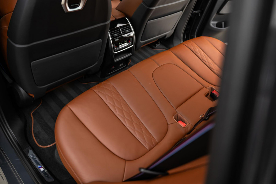 BMW X5 xDrive50e M-Sport Pro 490pk M-Seats 'Tartufo' Pano