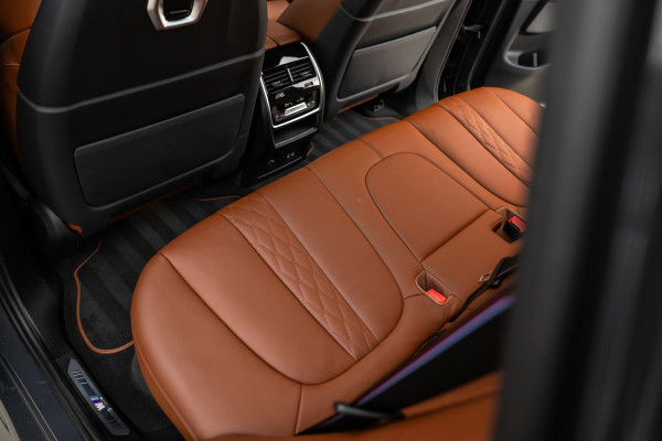 BMW X5 xDrive50e M-Sport Pro 490pk M-Seats 'Tartufo' Pano