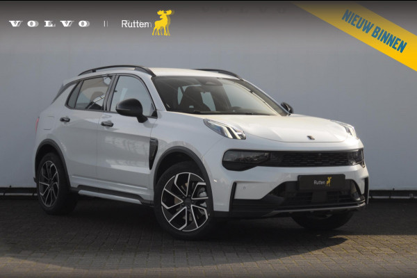 Lynk & Co 01 276PK Automaat Core / Adaptieve cruise control / Stoel - en stuurwielverwarming / Parkeersensoren / Achteruitrijcamera / Apple carplay / Trekhaak / Metallic lak / 19" lichtmetalen velgen