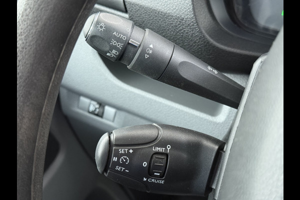 Opel Vivaro 2.0D 123pk L2H1 3-Pers. EURO6 Navi Apple Carplay Android Mirror Link Airco Cruise Control Regen-Lichtsensor Bluetooth Edition Schuifdeur Betonplex Vloer Lat om Lat betimmering Achterdeuren Origineel Nederlandse Auto