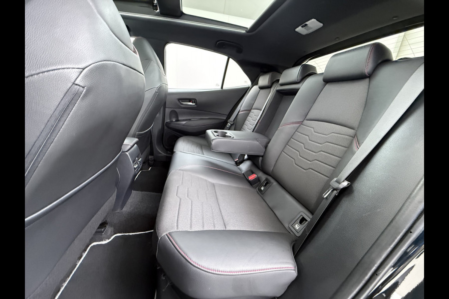 Toyota Corolla ''Gereserveerd'' 2.0I 184 PK Hybride AUT. Trekhaak Pano-Dak Camera Adaptive-Cruise Apple Carplay Android Stoel+Stuurverwarming Navi* Ecc JBL®-Aud Led Privacy Glas Lane Assist Regen-Lichtsensor Keyless Voorruit Verwarmbaar Dodehoekdetectie Zeer compleet!