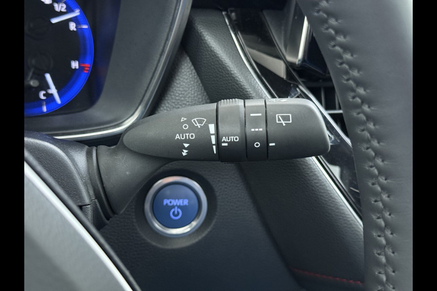 Toyota Corolla ''Gereserveerd'' 2.0I 184 PK Hybride AUT. Trekhaak Pano-Dak Camera Adaptive-Cruise Apple Carplay Android Stoel+Stuurverwarming Navi* Ecc JBL®-Aud Led Privacy Glas Lane Assist Regen-Lichtsensor Keyless Voorruit Verwarmbaar Dodehoekdetectie Zeer compleet!