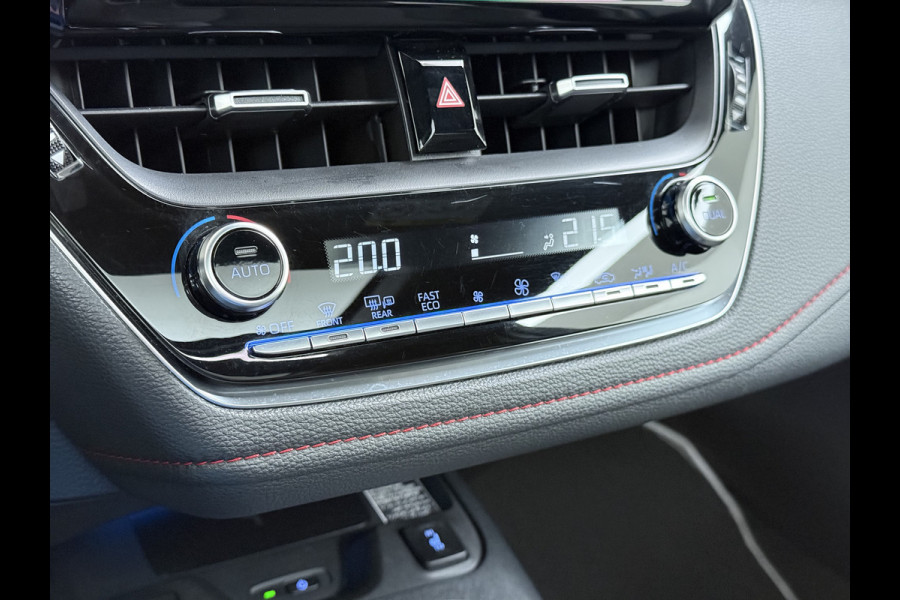 Toyota Corolla ''Gereserveerd'' 2.0I 184 PK Hybride AUT. Trekhaak Pano-Dak Camera Adaptive-Cruise Apple Carplay Android Stoel+Stuurverwarming Navi* Ecc JBL®-Aud Led Privacy Glas Lane Assist Regen-Lichtsensor Keyless Voorruit Verwarmbaar Dodehoekdetectie Zeer compleet!