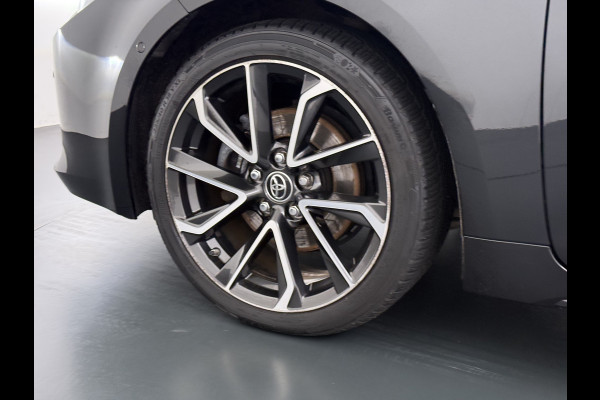 Toyota Corolla ''Gereserveerd'' 2.0I 184 PK Hybride AUT. Trekhaak Pano-Dak Camera Adaptive-Cruise Apple Carplay Android Stoel+Stuurverwarming Navi* Ecc JBL®-Aud Led Privacy Glas Lane Assist Regen-Lichtsensor Keyless Voorruit Verwarmbaar Dodehoekdetectie Zeer compleet!