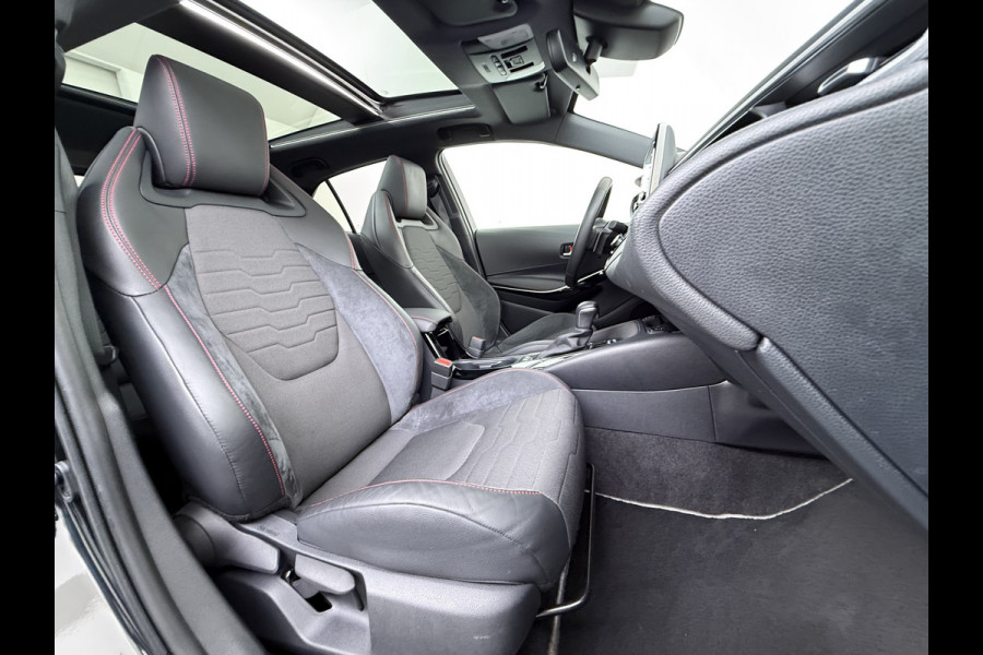 Toyota Corolla ''Gereserveerd'' 2.0I 184 PK Hybride AUT. Trekhaak Pano-Dak Camera Adaptive-Cruise Apple Carplay Android Stoel+Stuurverwarming Navi* Ecc JBL®-Aud Led Privacy Glas Lane Assist Regen-Lichtsensor Keyless Voorruit Verwarmbaar Dodehoekdetectie Zeer compleet!