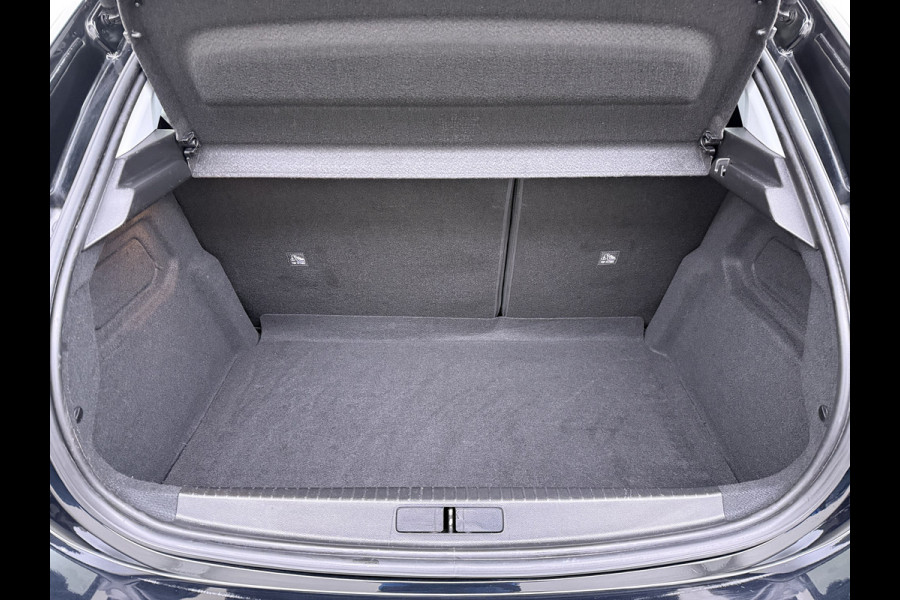 Opel Corsa 1.2T 101PK Navi PDC-a+v 360°Camera Airco Apple Carplay Android 1/2 LeerCruise Control Pdc Elegance Distributie bij 91.000km vervangen! Lane Assist Isofix Led Regen-Lichtsensor Lmv Chroompakket 1e Eigenaar Origineel Nederlandse Auto Incl. volledige onderhoudshistorie € 22.000 nieuw