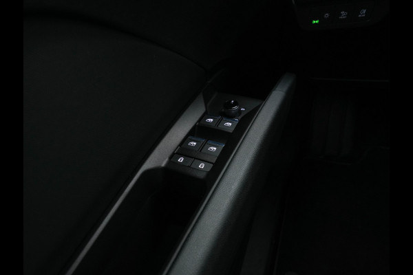 Audi Q4 e-tron 40 S-line Launch edition Competition 77 kWh [ 3-Fase-11kW ] {SOH-93%} (INCL-BTW) *HEATPUMP | LEATHER-FABRIC | SONOS-AUDIO | MATRIX-LED | ADAPTIVE-CRUISE | HEATED-SPORTSEATS | AMBIENTLIGHT | DIGI-COCKPIT | CAMERA | KEYLESS | DAB+ | NAVI-FULLMAP | TOWBAR | 21"ALU
