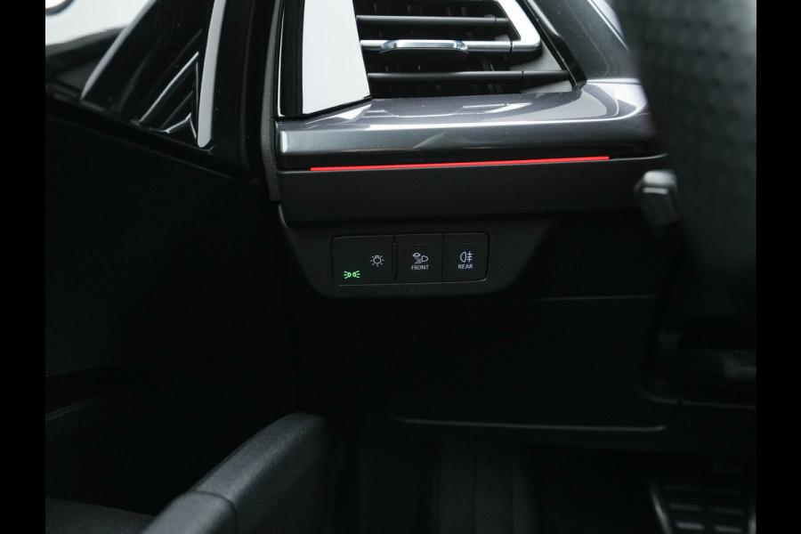 Audi Q4 e-tron 40 S-line Launch edition Competition 77 kWh [ 3-Fase-11kW ] {SOH-93%} (INCL-BTW) *HEATPUMP | LEATHER-FABRIC | SONOS-AUDIO | MATRIX-LED | ADAPTIVE-CRUISE | HEATED-SPORTSEATS | AMBIENTLIGHT | DIGI-COCKPIT | CAMERA | KEYLESS | DAB+ | NAVI-FULLMAP | TOWBAR | 21"ALU