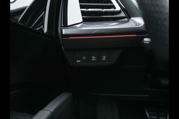 Audi Q4 e-tron 40 S-line Launch edition Competition 77 kWh [ 3-Fase-11kW ] {SOH-93%} (INCL-BTW) *HEATPUMP | LEATHER-FABRIC | SONOS-AUDIO | MATRIX-LED | ADAPTIVE-CRUISE | HEATED-SPORTSEATS | AMBIENTLIGHT | DIGI-COCKPIT | CAMERA | KEYLESS | DAB+ | NAVI-FULLMAP | TOWBAR | 21"ALU