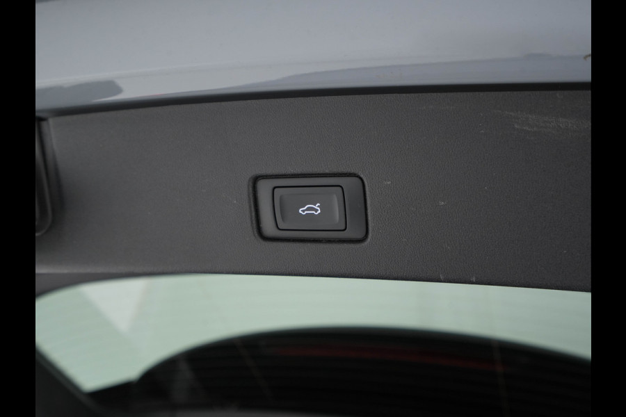 Audi Q4 e-tron 40 S-line Launch edition Competition 77 kWh [ 3-Fase-11kW ] {SOH-93%} (INCL-BTW) *HEATPUMP | LEATHER-FABRIC | SONOS-AUDIO | MATRIX-LED | ADAPTIVE-CRUISE | HEATED-SPORTSEATS | AMBIENTLIGHT | DIGI-COCKPIT | CAMERA | KEYLESS | DAB+ | NAVI-FULLMAP | TOWBAR | 21"ALU