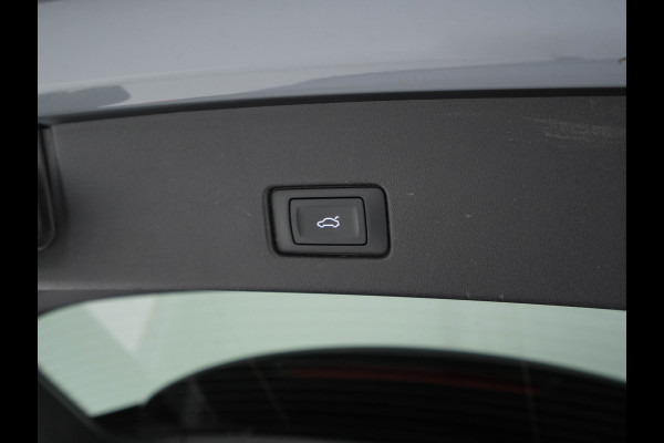 Audi Q4 e-tron 40 S-line Launch edition Competition 77 kWh [ 3-Fase-11kW ] {SOH-93%} (INCL-BTW) *HEATPUMP | LEATHER-FABRIC | SONOS-AUDIO | MATRIX-LED | ADAPTIVE-CRUISE | HEATED-SPORTSEATS | AMBIENTLIGHT | DIGI-COCKPIT | CAMERA | KEYLESS | DAB+ | NAVI-FULLMAP | TOWBAR | 21"ALU