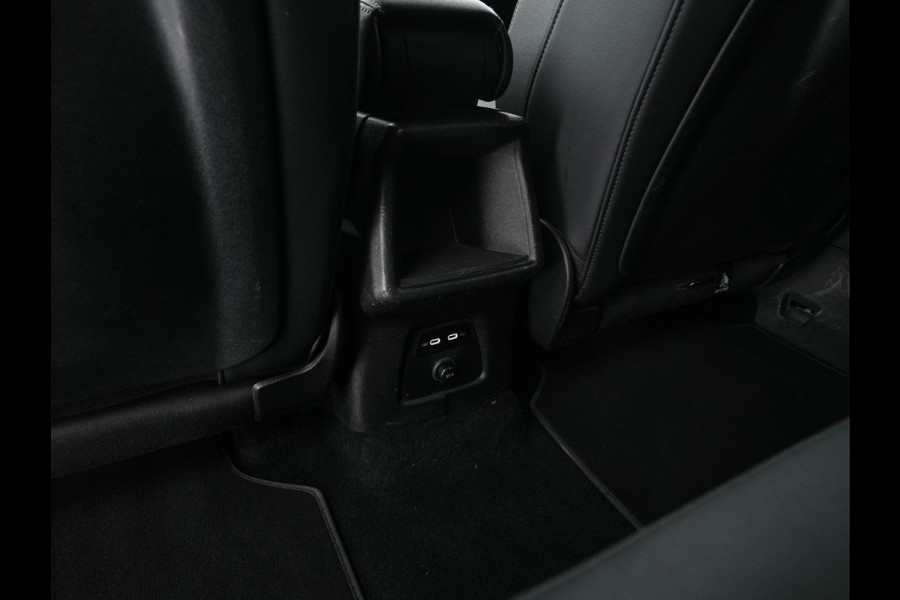 Audi Q4 e-tron 40 S-line Launch edition Competition 77 kWh [ 3-Fase-11kW ] {SOH-93%} (INCL-BTW) *HEATPUMP | LEATHER-FABRIC | SONOS-AUDIO | MATRIX-LED | ADAPTIVE-CRUISE | HEATED-SPORTSEATS | AMBIENTLIGHT | DIGI-COCKPIT | CAMERA | KEYLESS | DAB+ | NAVI-FULLMAP | TOWBAR | 21"ALU