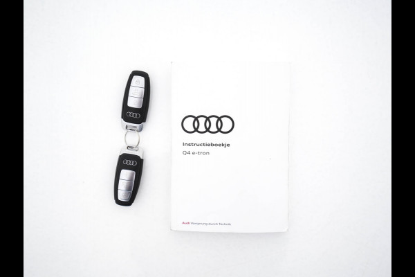 Audi Q4 e-tron 40 S-line Launch edition Competition 77 kWh [ 3-Fase-11kW ] {SOH-93%} (INCL-BTW) *HEATPUMP | LEATHER-FABRIC | SONOS-AUDIO | MATRIX-LED | ADAPTIVE-CRUISE | HEATED-SPORTSEATS | AMBIENTLIGHT | DIGI-COCKPIT | CAMERA | KEYLESS | DAB+ | NAVI-FULLMAP | TOWBAR | 21"ALU