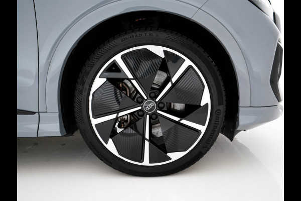 Audi Q4 e-tron 40 S-line Launch edition Competition 77 kWh [ 3-Fase-11kW ] {SOH-93%} (INCL-BTW) *HEATPUMP | LEATHER-FABRIC | SONOS-AUDIO | MATRIX-LED | ADAPTIVE-CRUISE | HEATED-SPORTSEATS | AMBIENTLIGHT | DIGI-COCKPIT | CAMERA | KEYLESS | DAB+ | NAVI-FULLMAP | TOWBAR | 21"ALU