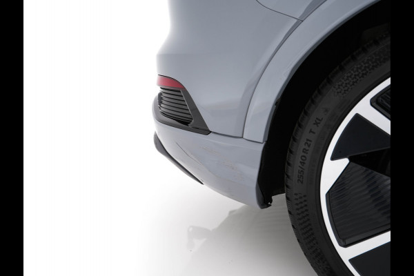 Audi Q4 e-tron 40 S-line Launch edition Competition 77 kWh [ 3-Fase-11kW ] {SOH-93%} (INCL-BTW) *HEATPUMP | LEATHER-FABRIC | SONOS-AUDIO | MATRIX-LED | ADAPTIVE-CRUISE | HEATED-SPORTSEATS | AMBIENTLIGHT | DIGI-COCKPIT | CAMERA | KEYLESS | DAB+ | NAVI-FULLMAP | TOWBAR | 21"ALU