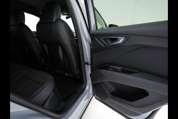 Audi Q4 e-tron 40 S-line Launch edition Competition 77 kWh [ 3-Fase-11kW ] {SOH-93%} (INCL-BTW) *HEATPUMP | LEATHER-FABRIC | SONOS-AUDIO | MATRIX-LED | ADAPTIVE-CRUISE | HEATED-SPORTSEATS | AMBIENTLIGHT | DIGI-COCKPIT | CAMERA | KEYLESS | DAB+ | NAVI-FULLMAP | TOWBAR | 21"ALU