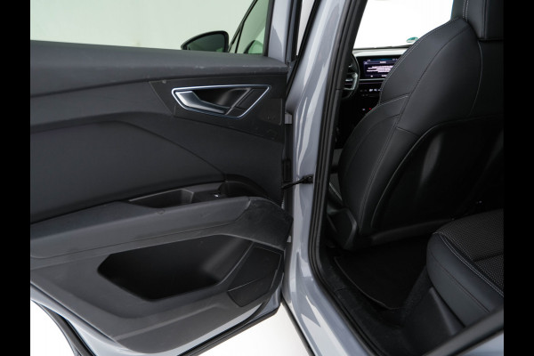 Audi Q4 e-tron 40 S-line Launch edition Competition 77 kWh [ 3-Fase-11kW ] {SOH-93%} (INCL-BTW) *HEATPUMP | LEATHER-FABRIC | SONOS-AUDIO | MATRIX-LED | ADAPTIVE-CRUISE | HEATED-SPORTSEATS | AMBIENTLIGHT | DIGI-COCKPIT | CAMERA | KEYLESS | DAB+ | NAVI-FULLMAP | TOWBAR | 21"ALU