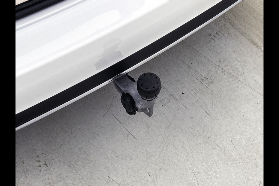 Mercedes-Benz E-Klasse Estate 300 e Luxury Line Plug-In Hybride Trekhaak | Rijassistentiepakket plus | Parkeerpakket met 360°-camera | Distronic | Sfeerverlichting. Inclusief 24 maanden Mercedes-Benz Certified garantie voor Europa.