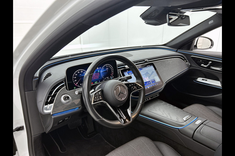Mercedes-Benz E-Klasse Estate 300 e Luxury Line Plug-In Hybride Trekhaak | Rijassistentiepakket plus | Parkeerpakket met 360°-camera | Distronic | Sfeerverlichting. Inclusief 24 maanden Mercedes-Benz Certified garantie voor Europa.