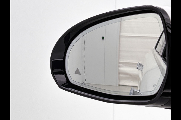 Mercedes-Benz E-Klasse Estate 300 e Luxury Line Plug-In Hybride Trekhaak | Rijassistentiepakket plus | Parkeerpakket met 360°-camera | Distronic | Sfeerverlichting. Inclusief 24 maanden Mercedes-Benz Certified garantie voor Europa.