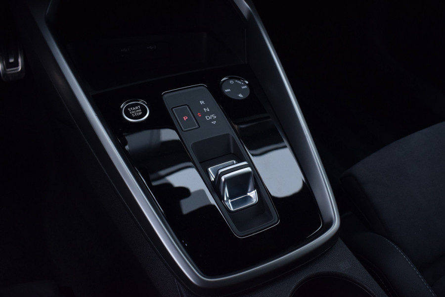 Audi A3 Sportback 40 TFSI e S-line | S-zetels | LED | Keyless | 18"