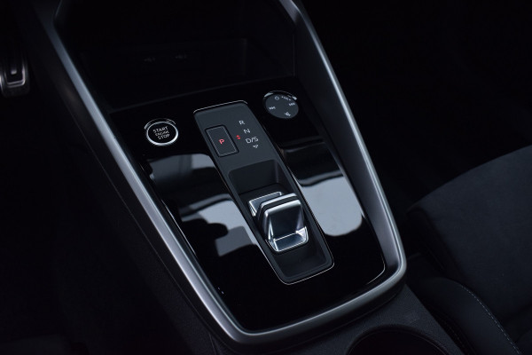 Audi A3 Sportback 40 TFSI e S-line | S-zetels | LED | Keyless | 18"