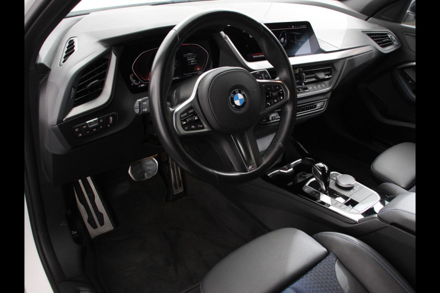 BMW 1-serie 118i M-Sport Automaat | Digitale Cockpit | Climate control | Stoel verwarming | LED | Sfeer verlichting | Lichtmetalen velgen | Navigatie | Apple carplay/ Android auto | Parkeersensoren