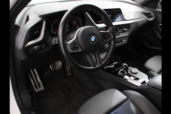 BMW 1-serie 118i M-Sport Automaat | Digitale Cockpit | Climate control | Stoel verwarming | LED | Sfeer verlichting | Lichtmetalen velgen | Navigatie | Apple carplay/ Android auto | Parkeersensoren
