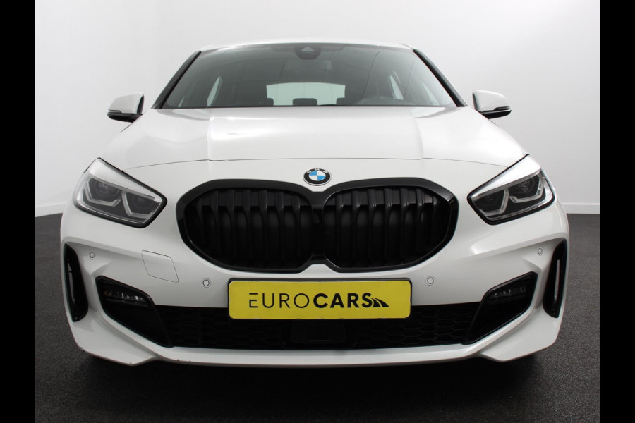 BMW 1-serie 118i M-Sport Automaat | Digitale Cockpit | Climate control | Stoel verwarming | LED | Sfeer verlichting | Lichtmetalen velgen | Navigatie | Apple carplay/ Android auto | Parkeersensoren