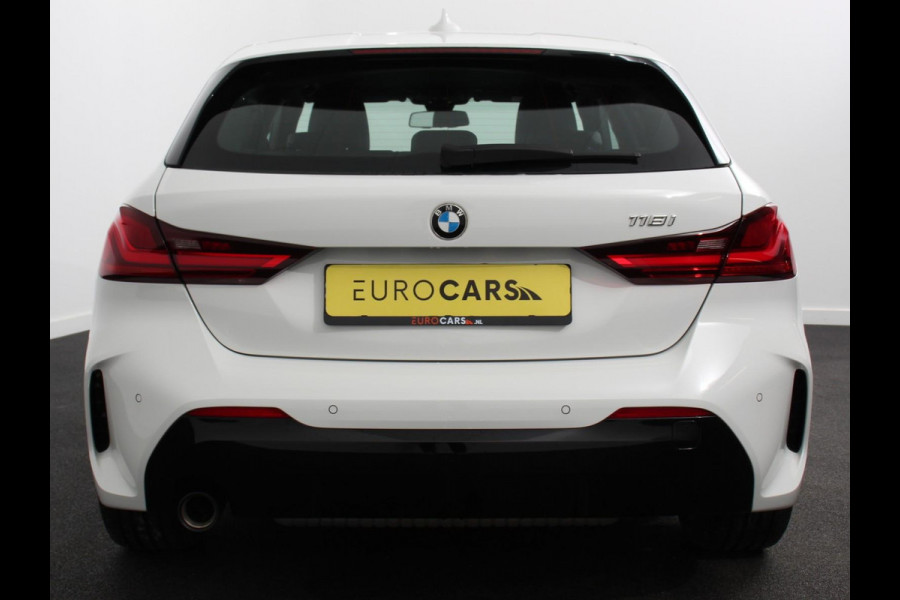 BMW 1-serie 118i M-Sport Automaat | Digitale Cockpit | Climate control | Stoel verwarming | LED | Sfeer verlichting | Lichtmetalen velgen | Navigatie | Apple carplay/ Android auto | Parkeersensoren
