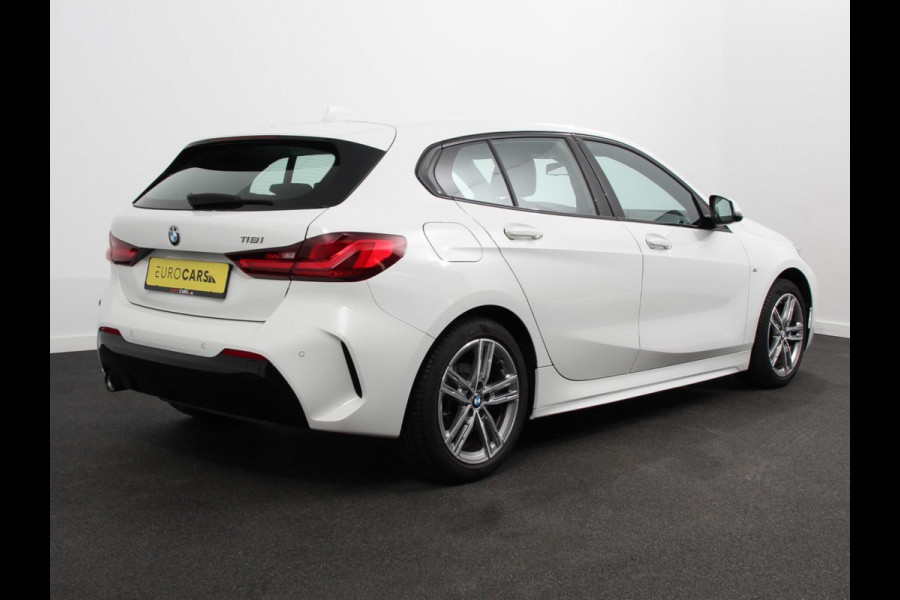 BMW 1-serie 118i M-Sport Automaat | Digitale Cockpit | Climate control | Stoel verwarming | LED | Sfeer verlichting | Lichtmetalen velgen | Navigatie | Apple carplay/ Android auto | Parkeersensoren