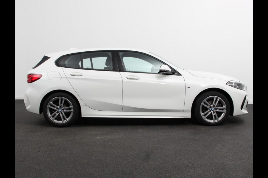 BMW 1-serie 118i M-Sport Automaat | Digitale Cockpit | Climate control | Stoel verwarming | LED | Sfeer verlichting | Lichtmetalen velgen | Navigatie | Apple carplay/ Android auto | Parkeersensoren